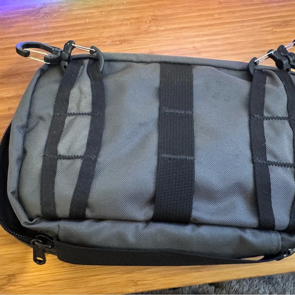 Tom Bihn - handy little thing - EUC - Picture 3 of 3